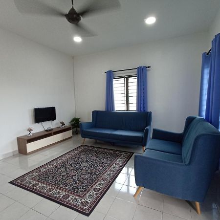 Aisya Homestay Bajet Karak Setia Kültér fotó