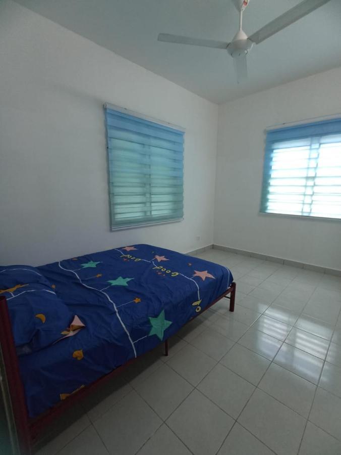 Aisya Homestay Bajet Karak Setia Kültér fotó
