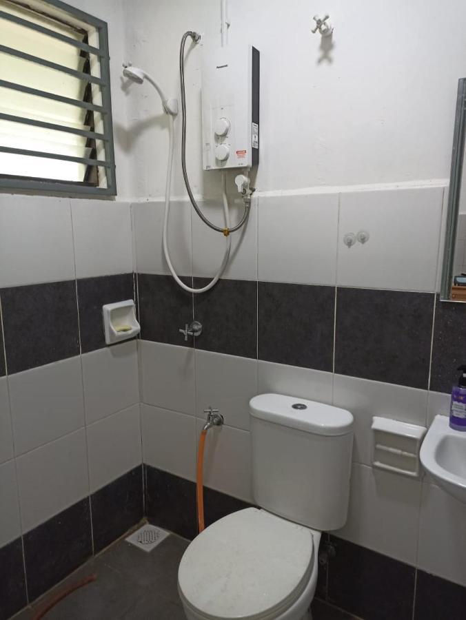 Aisya Homestay Bajet Karak Setia Kültér fotó