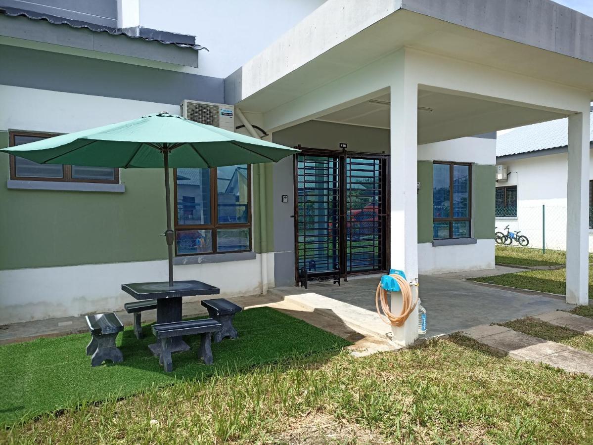 Aisya Homestay Bajet Karak Setia Kültér fotó
